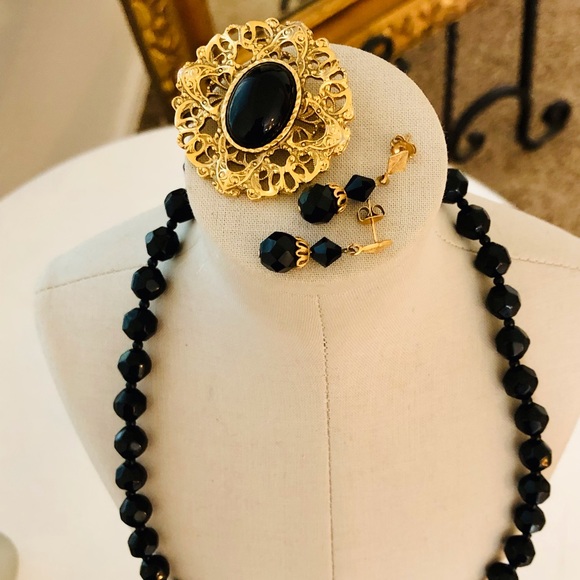 Vintage Black Jewelry Necklace Brooch Earrings 🖤 - Picture 5 of 8